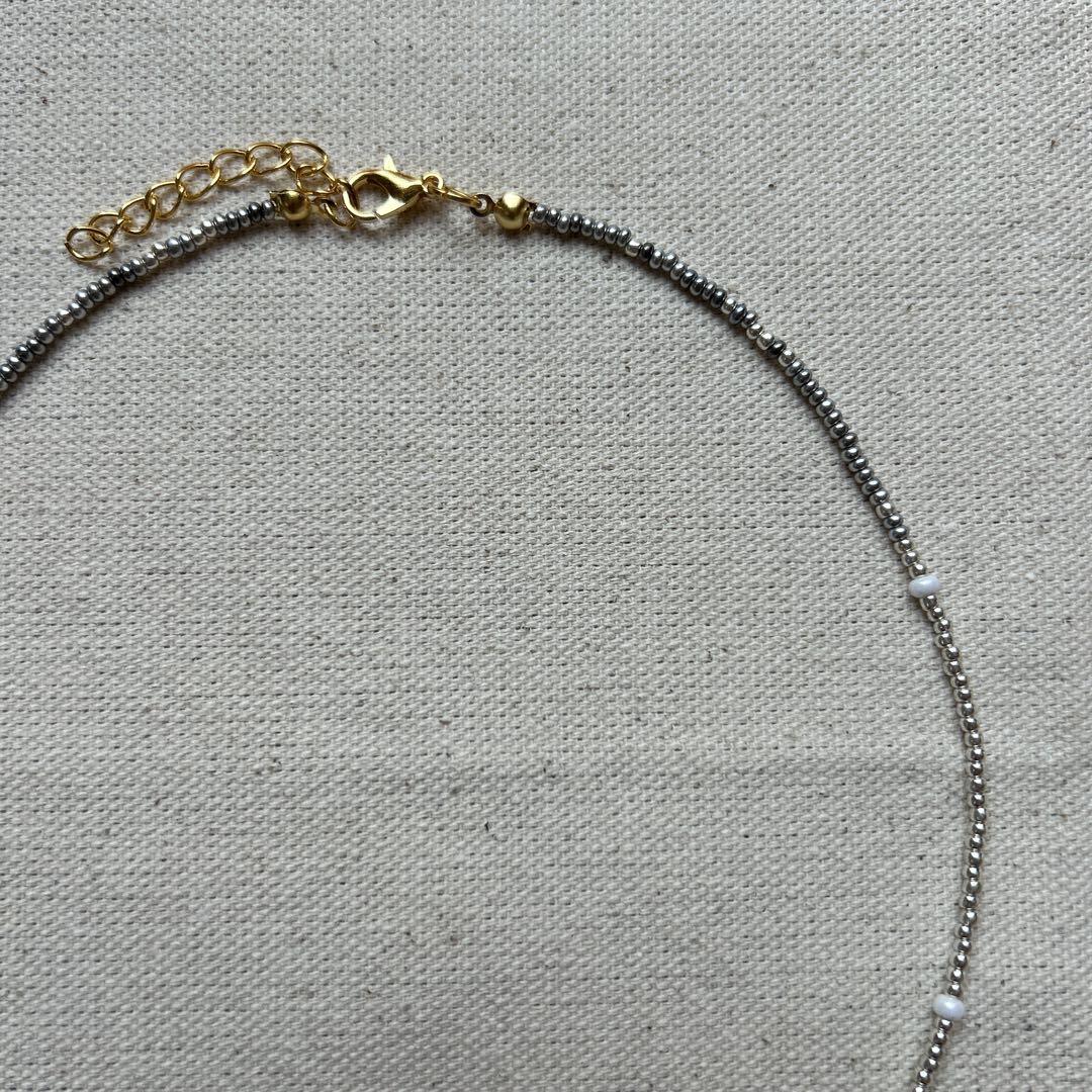 ハンドメイドネックレス/パール×シルバー×ビーズ ビーズネックレス シルバー パール ハンドメイド - メルカリ
