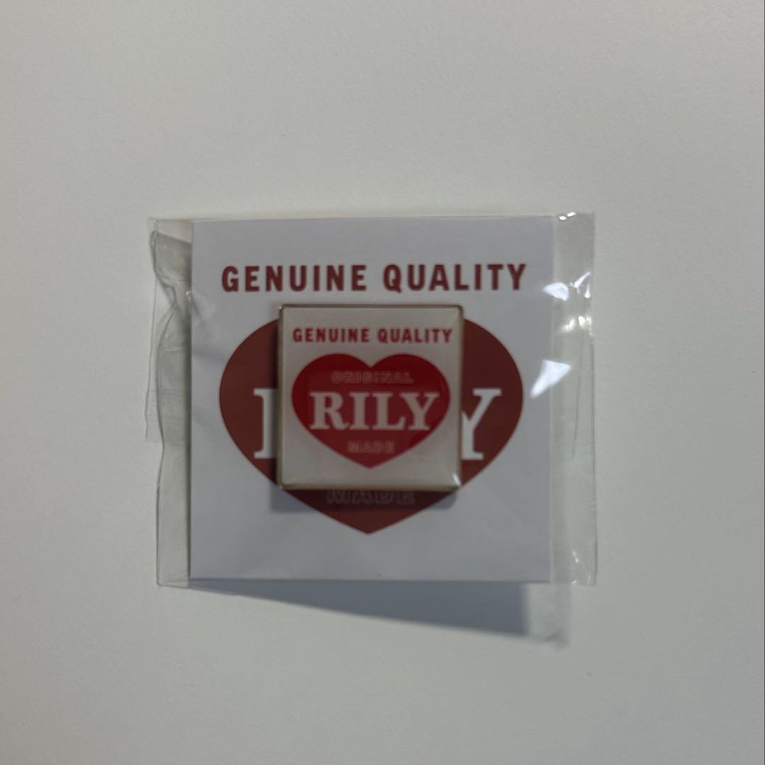RILY ピンバッジアイドル