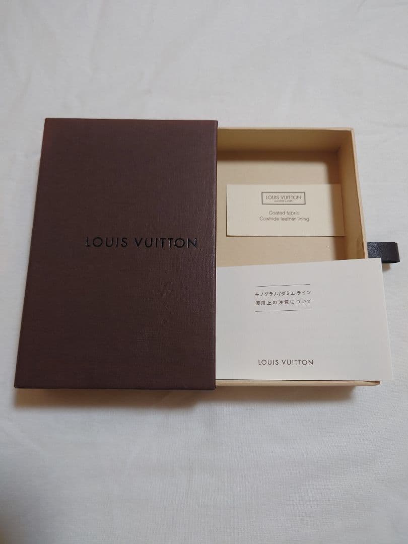 土日限定価格!超美品✨️ルイヴィトン正規品キーケース アズール ミュルティクレ4 土日限定価格!超美品✨️ルイヴィトン正規品キーケース アズール ミュルティクレ4
