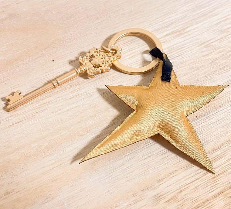 CHANEL ゴールド 星型キーホルダー - メルカリ