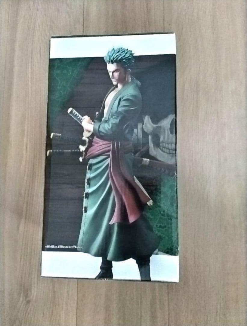 ワンピース ゾロ フィギュア&着るフリース&ゾロ マグネット&非売品零巻セット ワンピース ゾロ フィギュア&着るフリース&ゾロ マグネット&非売品零巻セット