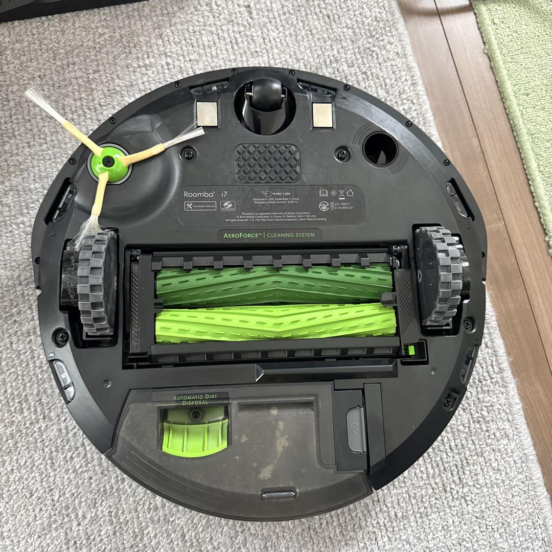 iRobot Roomba i7 本体