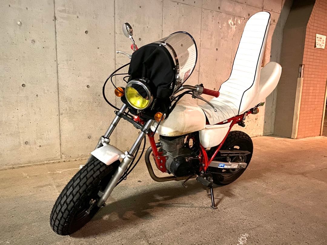 ホンダ エイプ50 エイプ100 三段シート 白傷や汚れあり