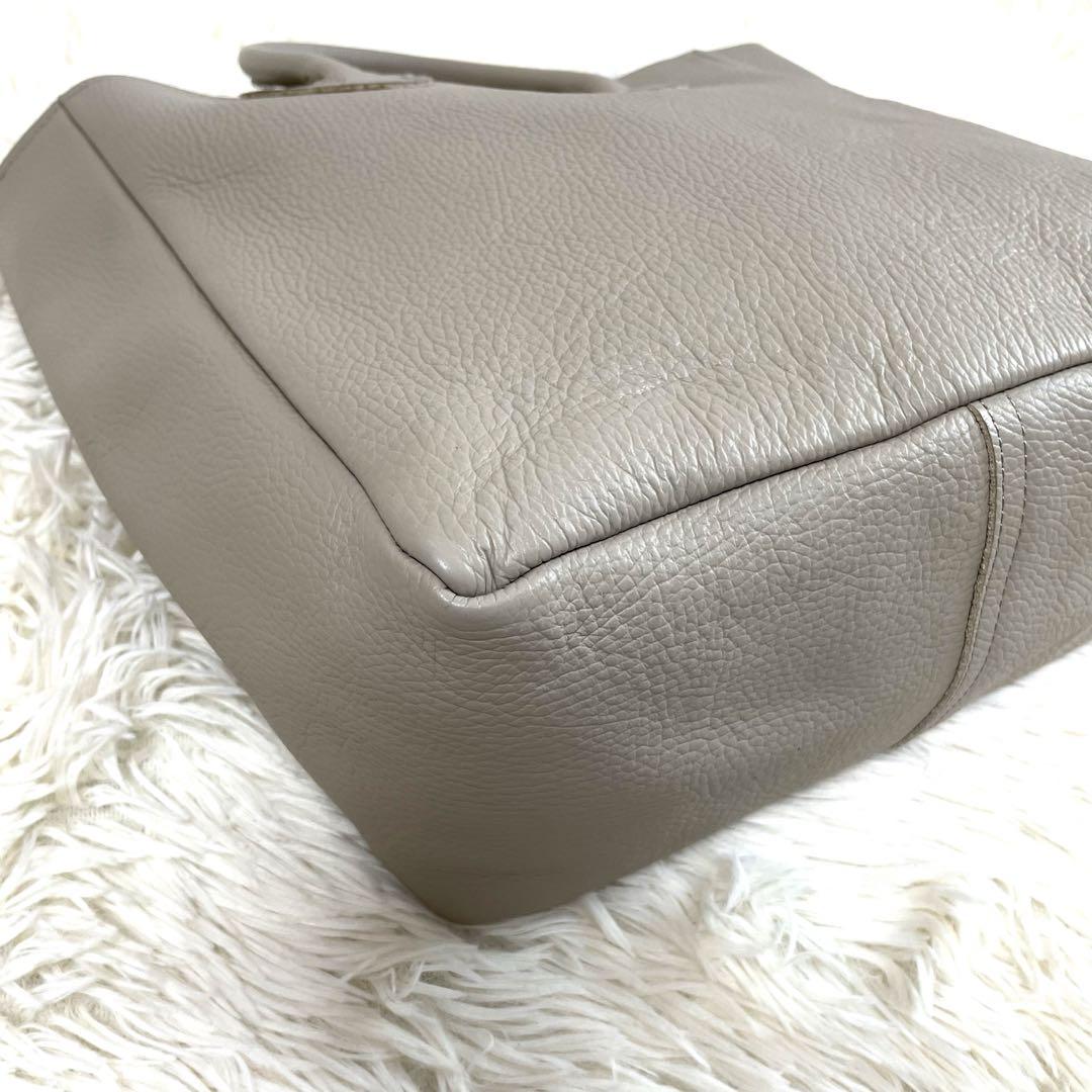 【美品】ヤングアンドオルセン　グレー　ハンドバッグ　Mサイズ　A4対応