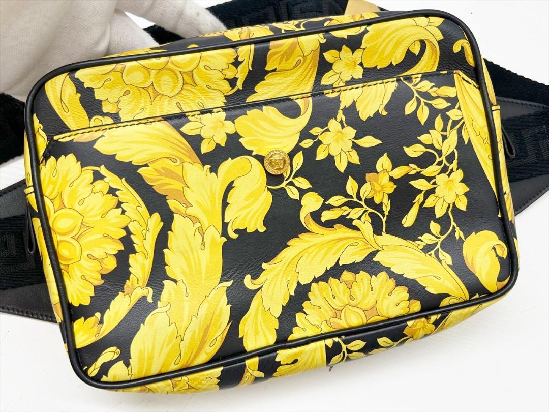 高い信頼 厚い信頼 美品 VERSACE ヴェルサーチ メデューサ バロッコプリント ベルト バッグ