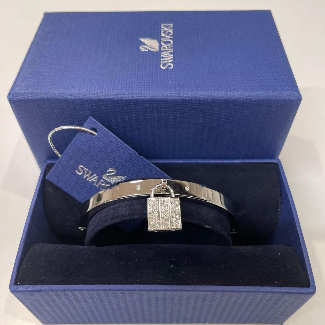 SWAROVSKI スワロフスキー バングル Sサイズ ロック付きバングル 10,999円