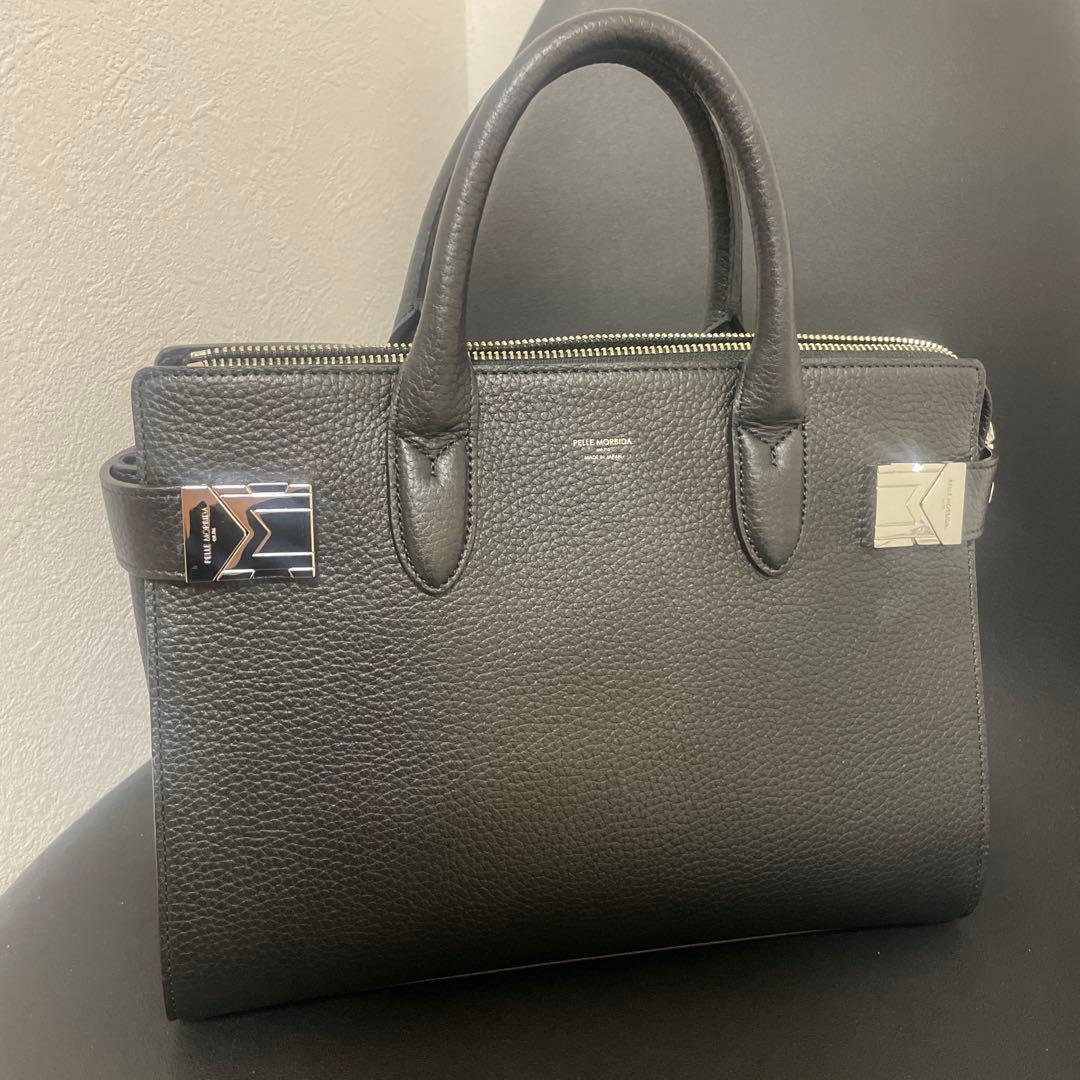 ペッレモルビダ　黒 レザー ハンドバッグ
