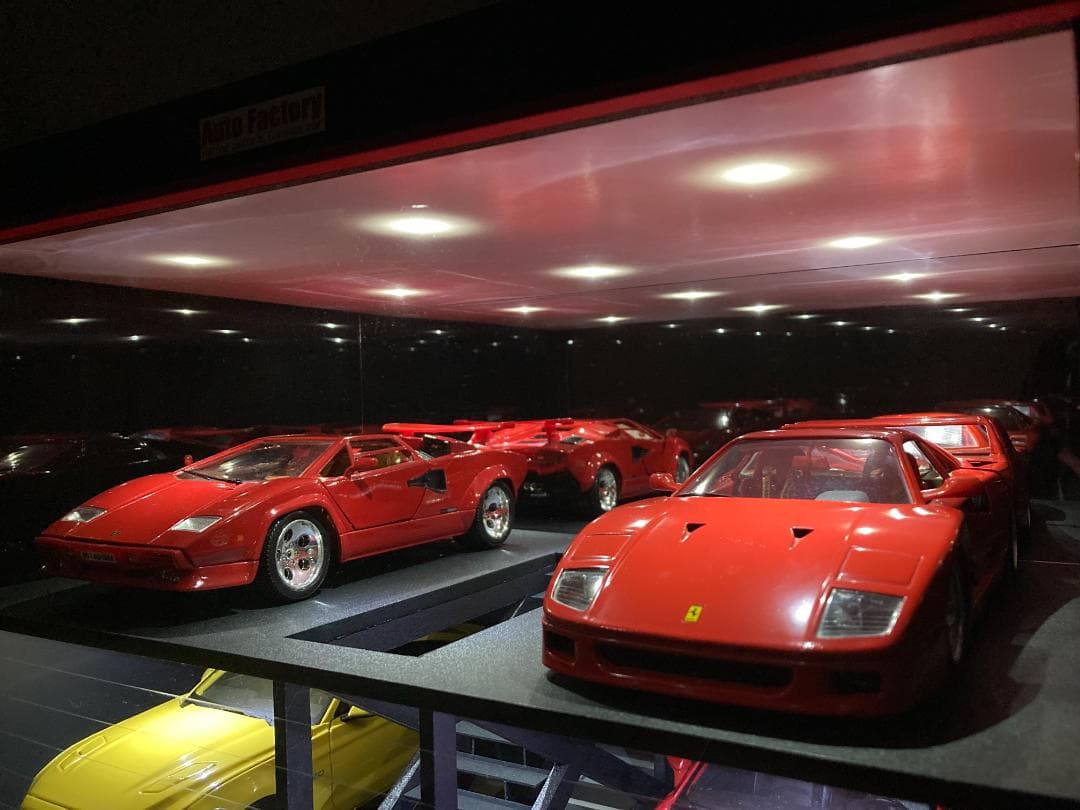 ミニカー専用ジオラマ：1/18 ショールーム＆ガレージⅠ（2階建モデル） ミニカー専用ジオラマ：1/18 ショールーム＆ガレージⅠ（2階建モデル