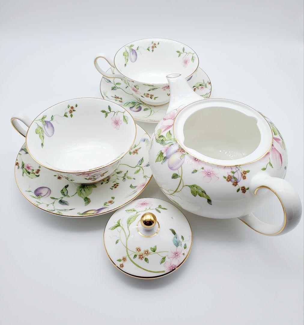 ウェッジウッドスィートプラム ティーポット1個 ティーカップ&ソーサー2客