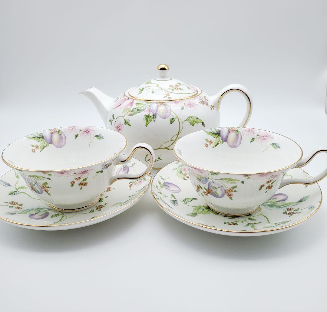 ウェッジウッドスィートプラム ティーポット1個 ティーカップ&ソーサー2客