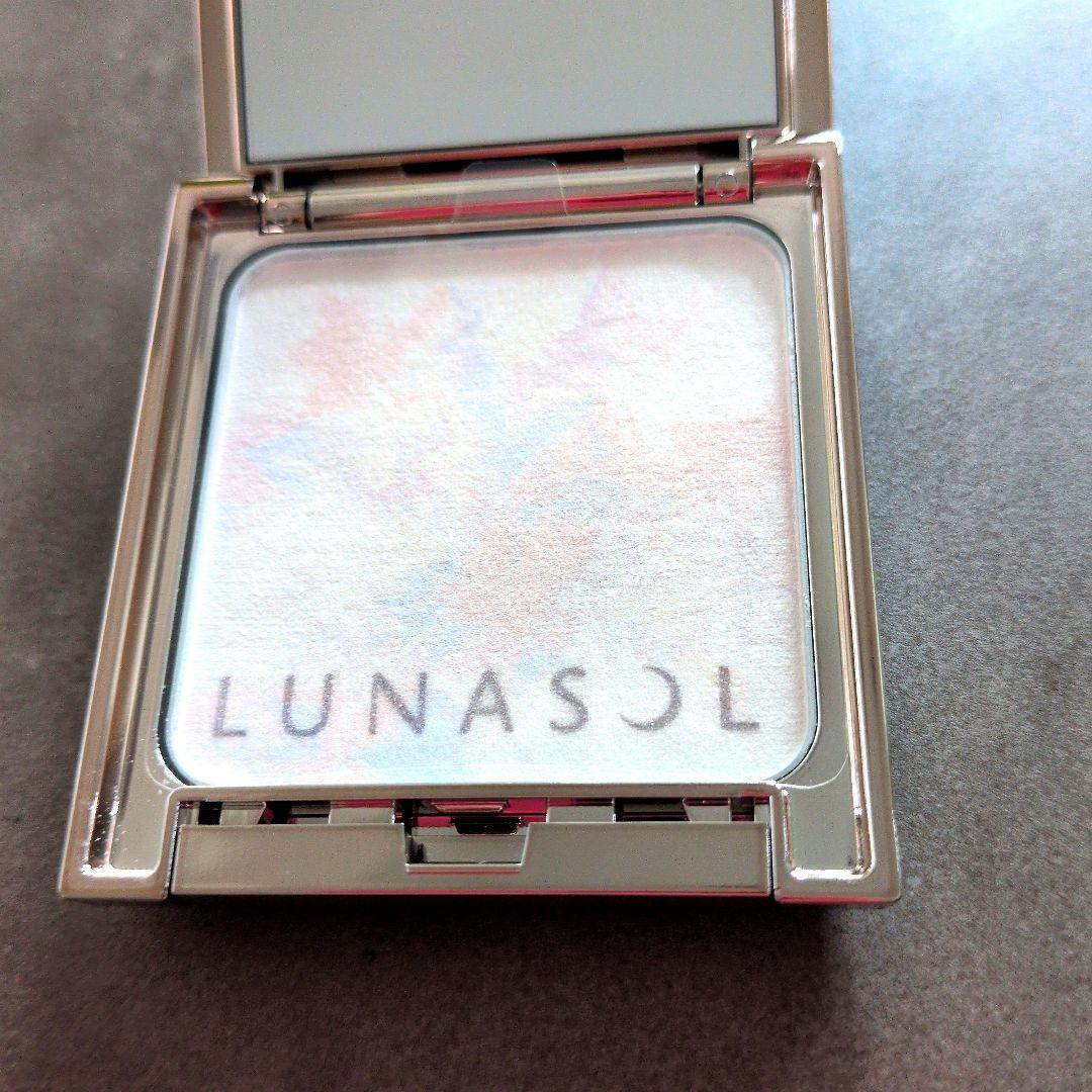 新品未使用品　LUNASOL マージングフェースグロウ EX02 7g 完売品 数量限定】LUNASOL マージングフェースグロウEX02は持ち運ぶ透明