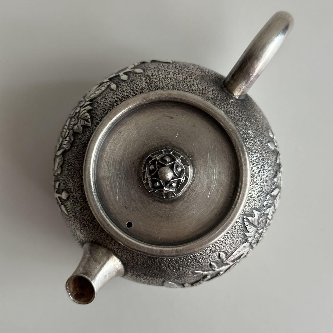 注目の 銀製 茶器 茶道具 急須 足銀999 牡丹 金属工芸 工芸品