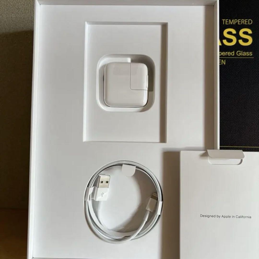 ● Apple