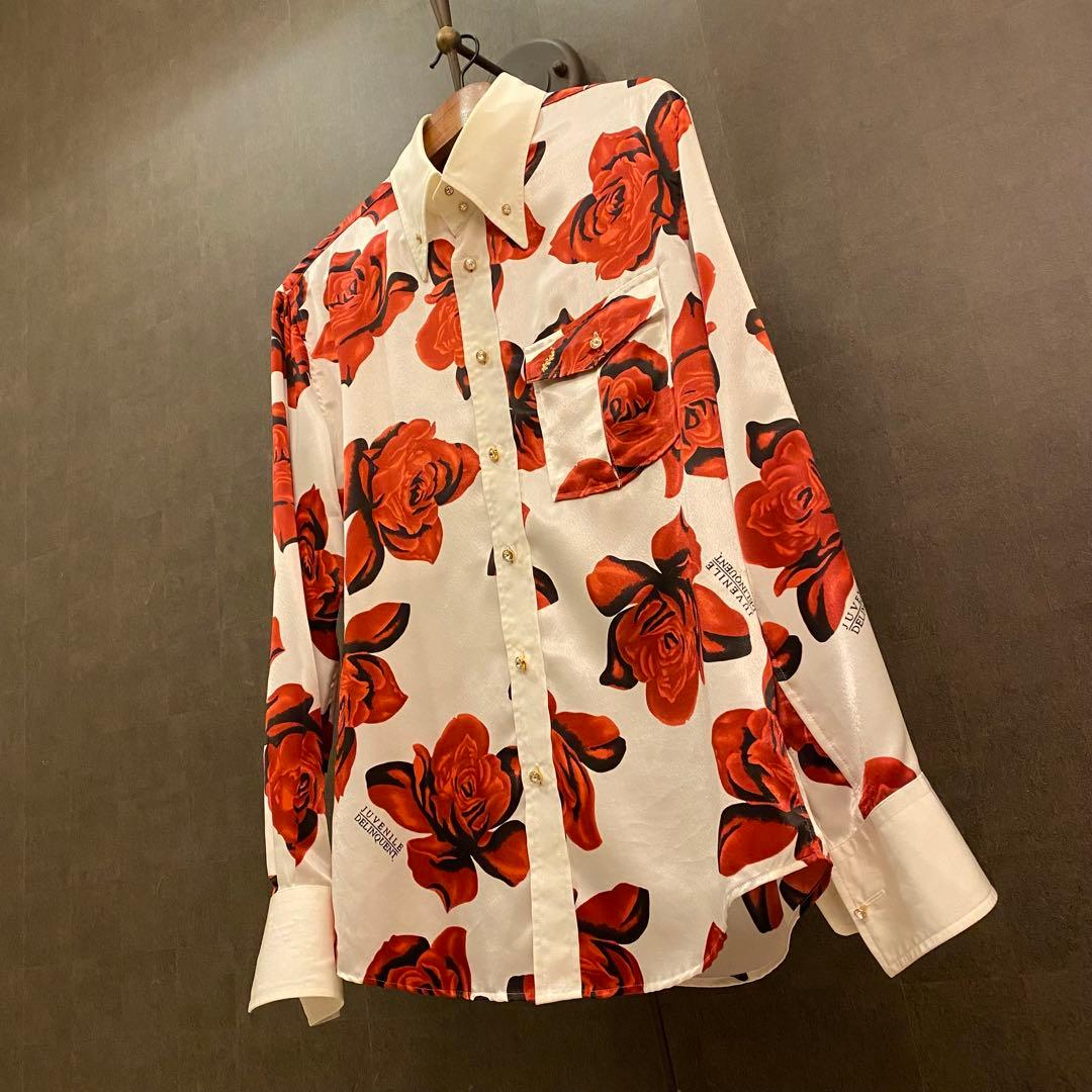 赤いバラプリント 長袖シャツ 赤いバラプリント 長袖シャツ