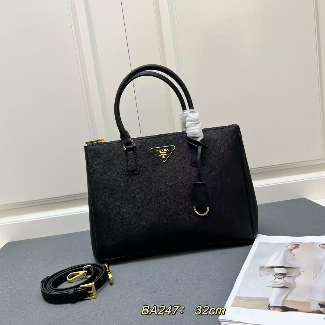 プラダ ブラックビジネスバッグ 32cm