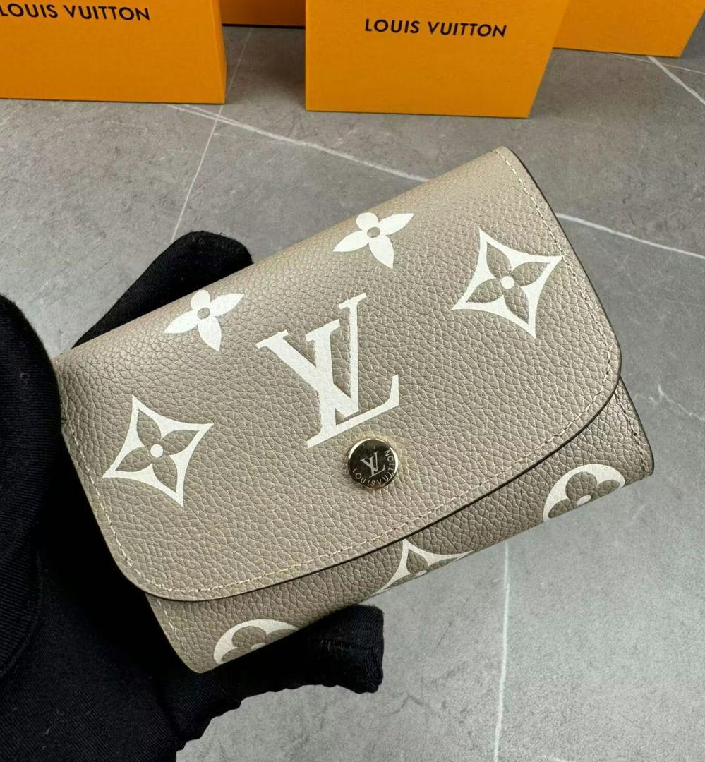 肌触りがいい VUITTON LOUIS ルイヴィトン 小物 三つ折りの短財布 ジャケット・アウター