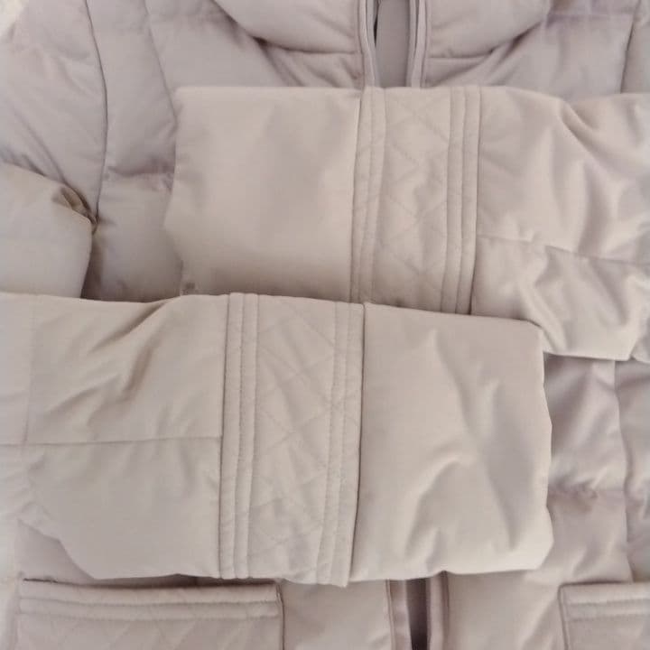 ルイ・ルエ・ブティック ダウンジャケット フードタイプ ベージュ S ルイ・ルエ・ブティック ダウンジャケット フードタイプ ベージュ S