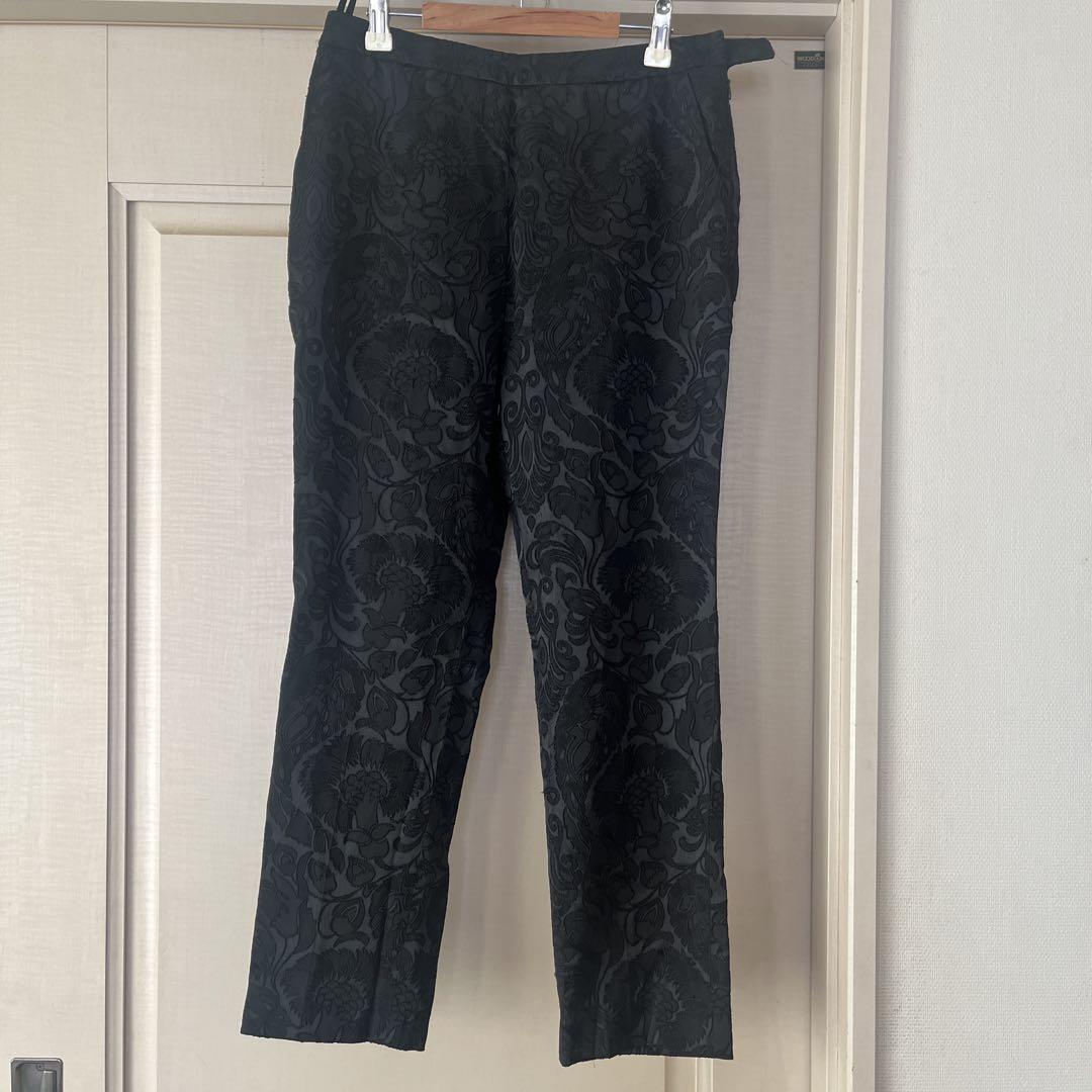 GEORGESRECH 花柄エンボス加工 黒レディースパンツ 5,639円