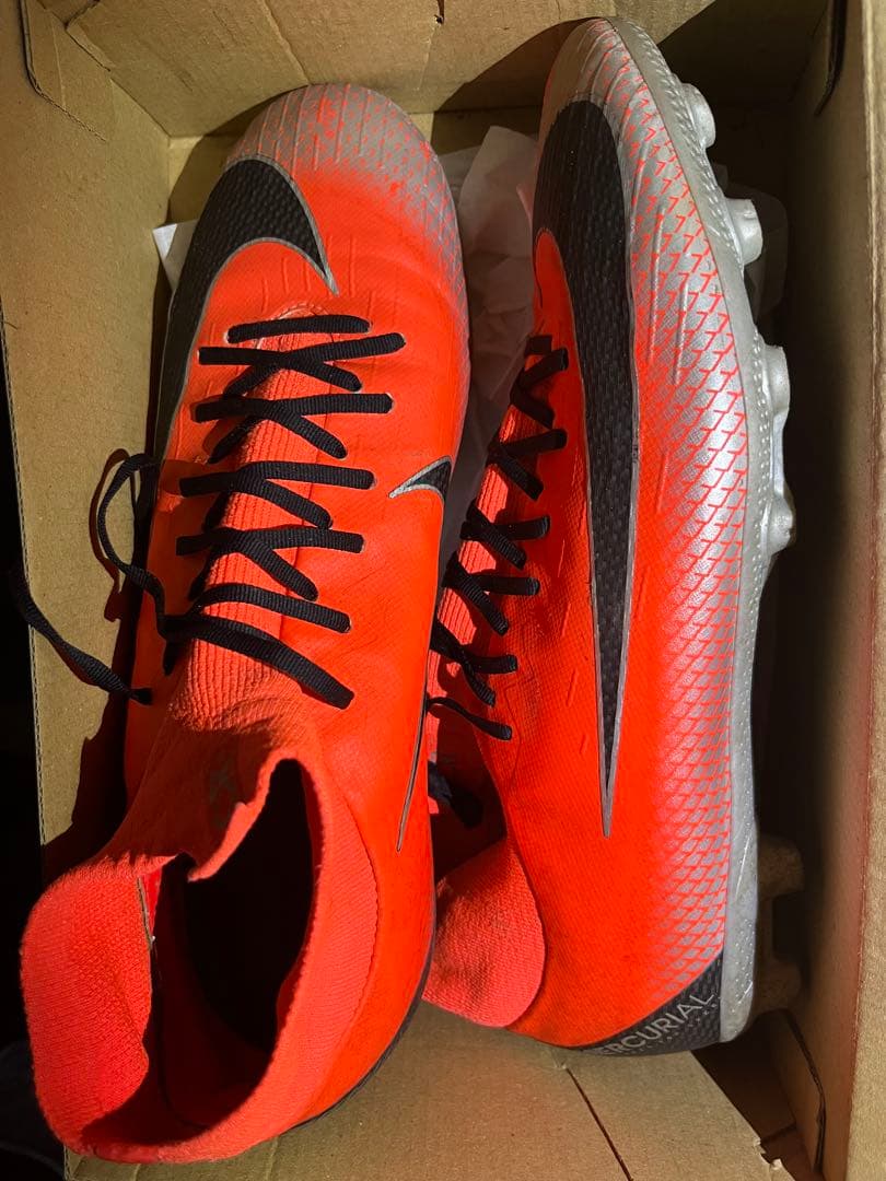 オレンジ ハイカット サッカーシューズ