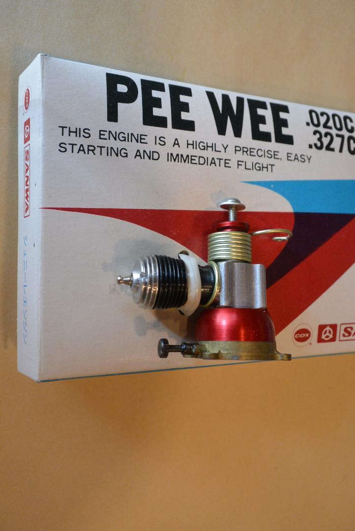 Cox PeeWee 02エンジン 専用プラグ付き