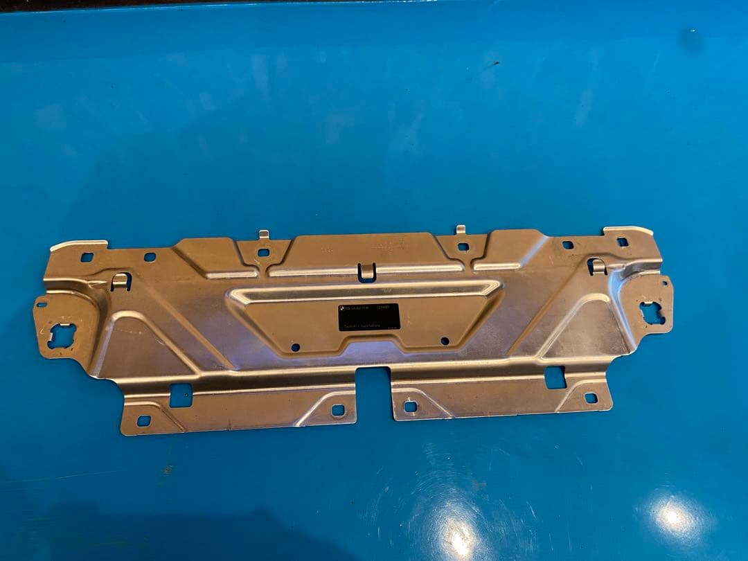 BMW M440i ラジエーターサポート　アッパータイバー　純正　新車外し