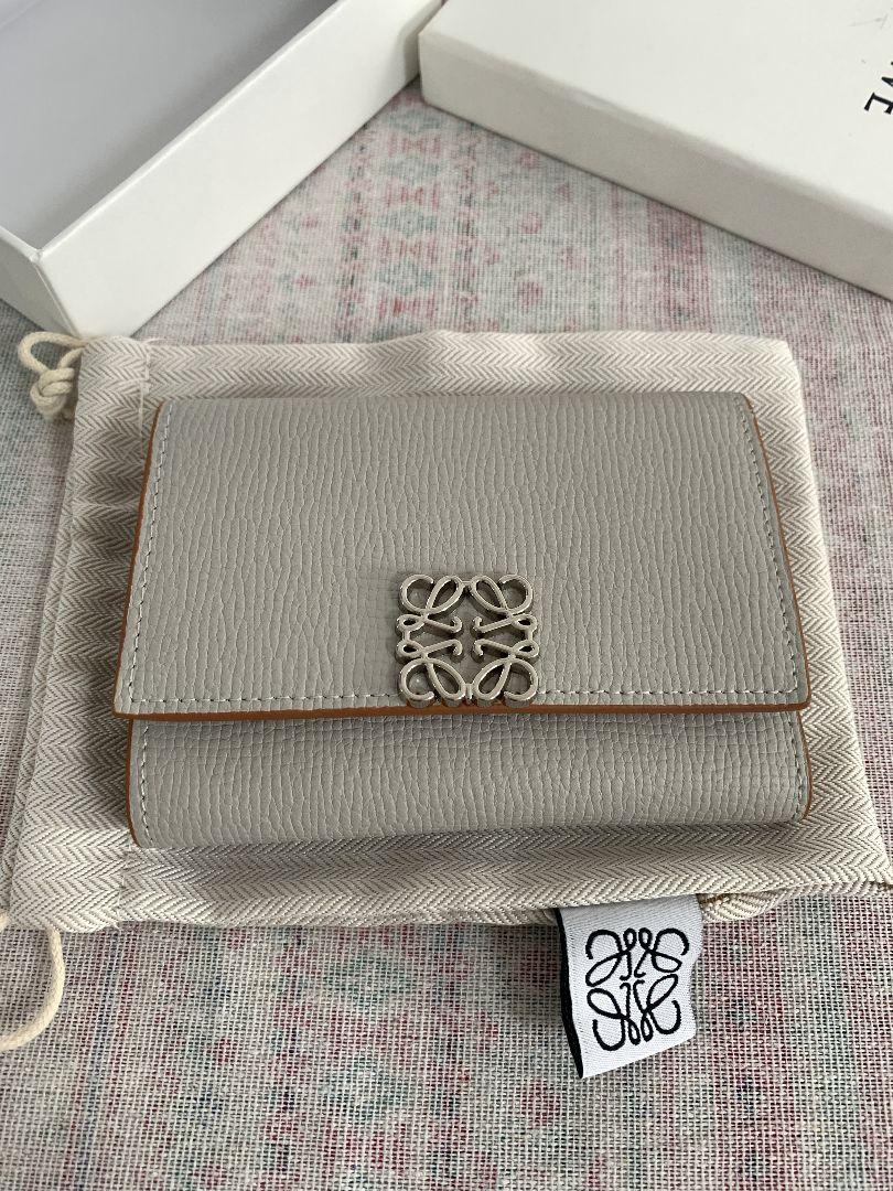 早い者勝ち！ LOEWE ロエベ☆グレー レザー 三つ折り財布☆男女兼用 15,000円