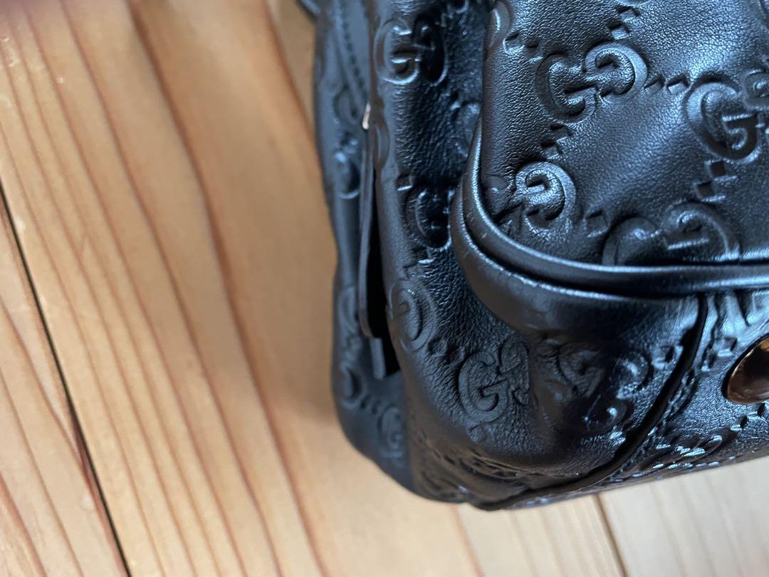 SALE中 GUCCI エンボス加工 ブラックショルダーバッグ - メルカリ