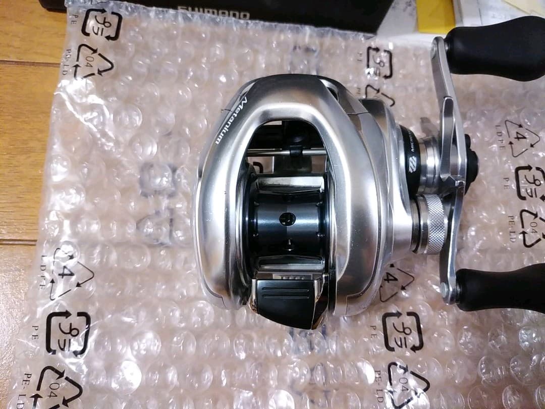 メルカリ シマノ 16メタニウムmgl Hg 右 リール 17 000 中古や未使用のフリマ
