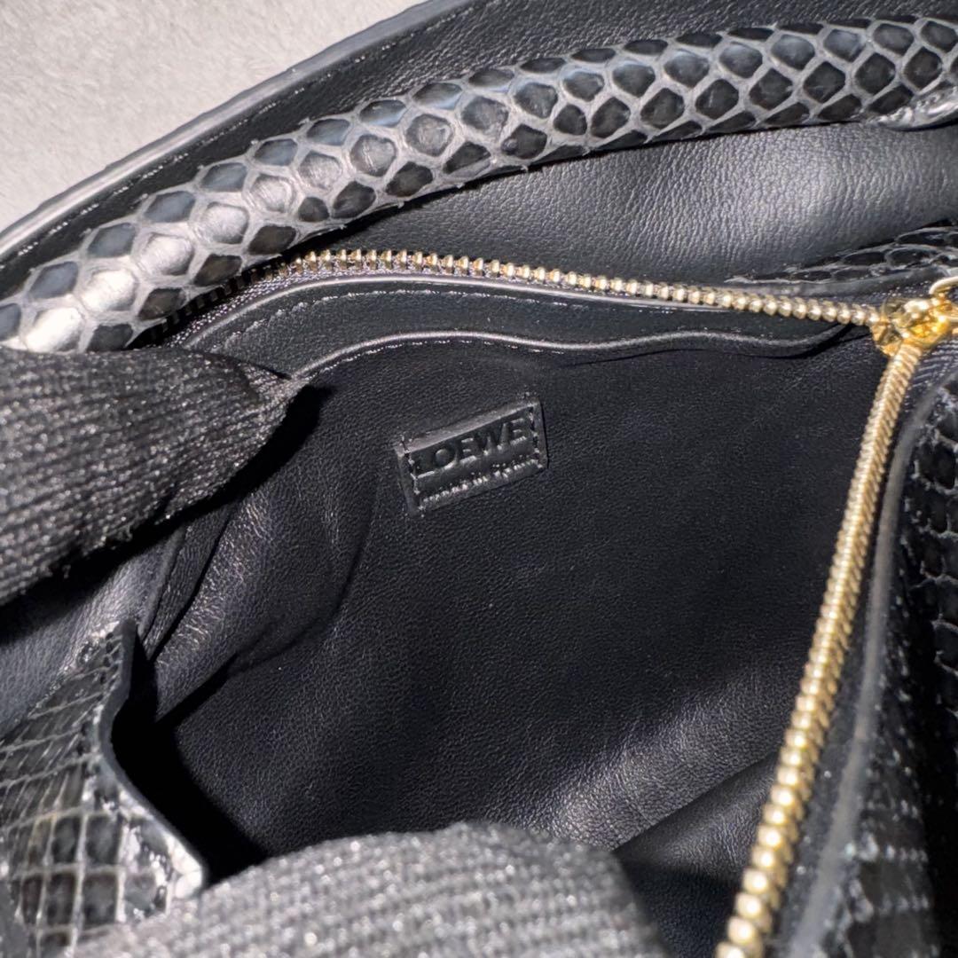 【超希少品・国内発送】LOEWE パズル ミニ パイソンレザー 新品 超希少モデル】LOEWE パズル ミニ パイソンレザー ブラック 新品