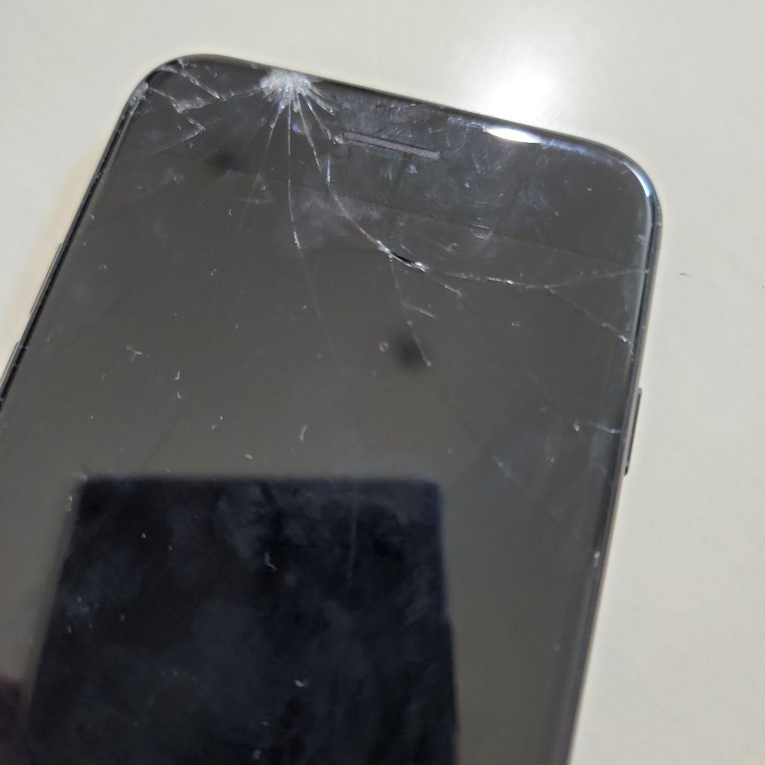 iPhone7 128gb　中古　画面ひび割れ　背面傷あり