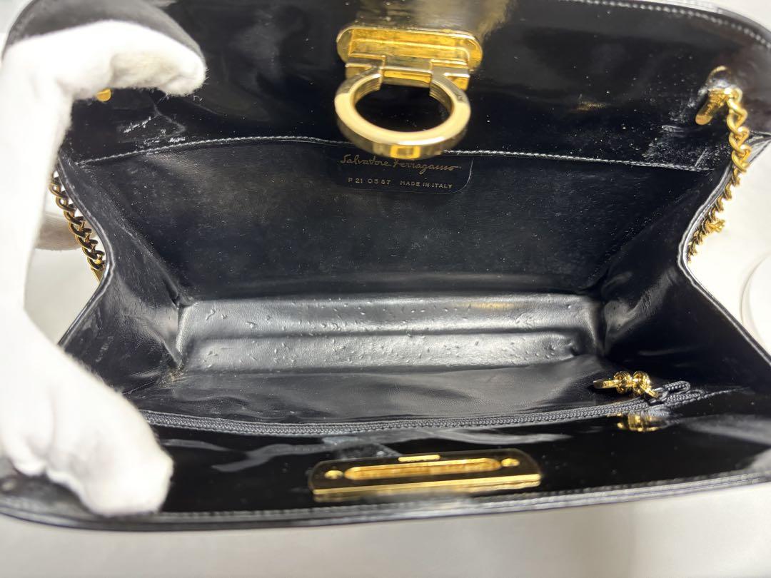 Salvatore Ferragamo ショルダーバッグ　パテントレザー