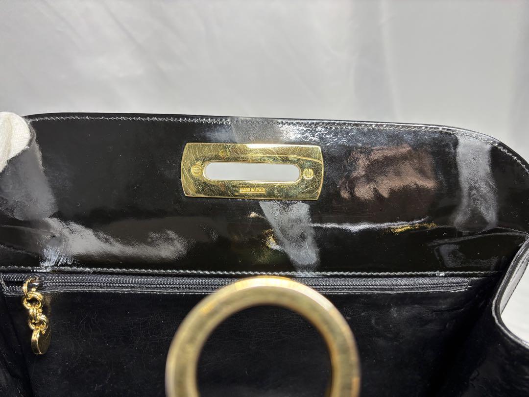 Salvatore Ferragamo ショルダーバッグ　パテントレザー