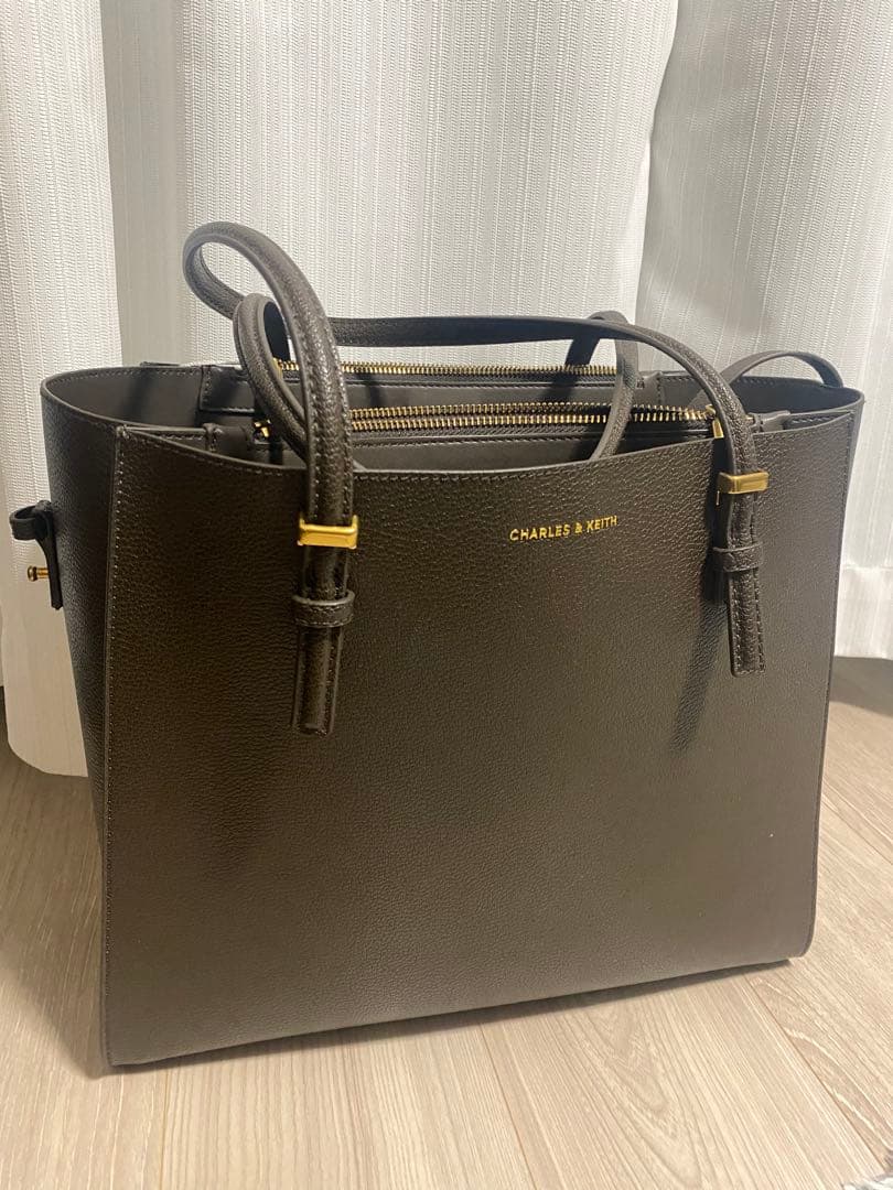 新品未使用▫️CHARLES & KEITH クラシックダブルハンドルトートバッグ