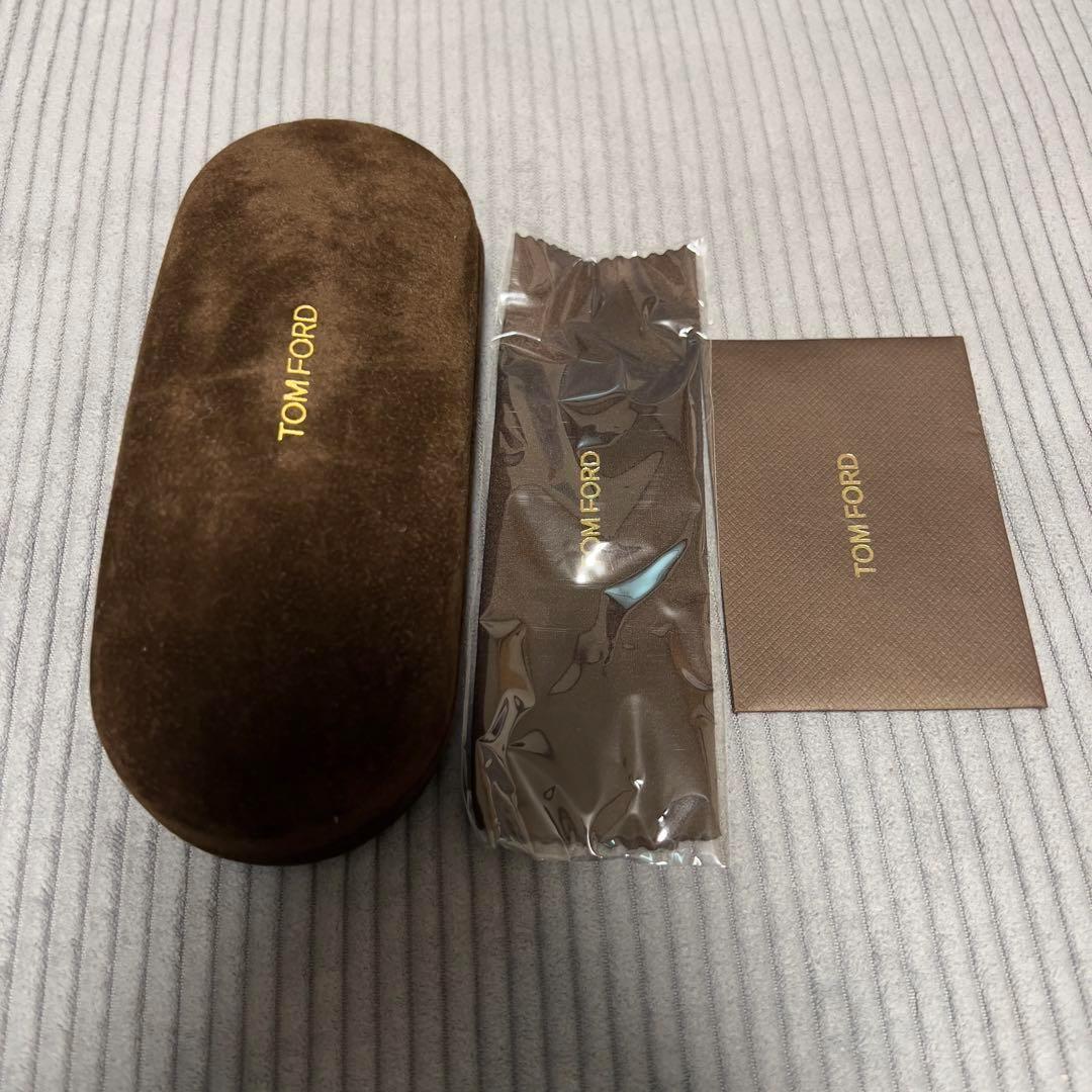 新品 TOM FORD トムフォード クリアブラウン サングラス TF877-D