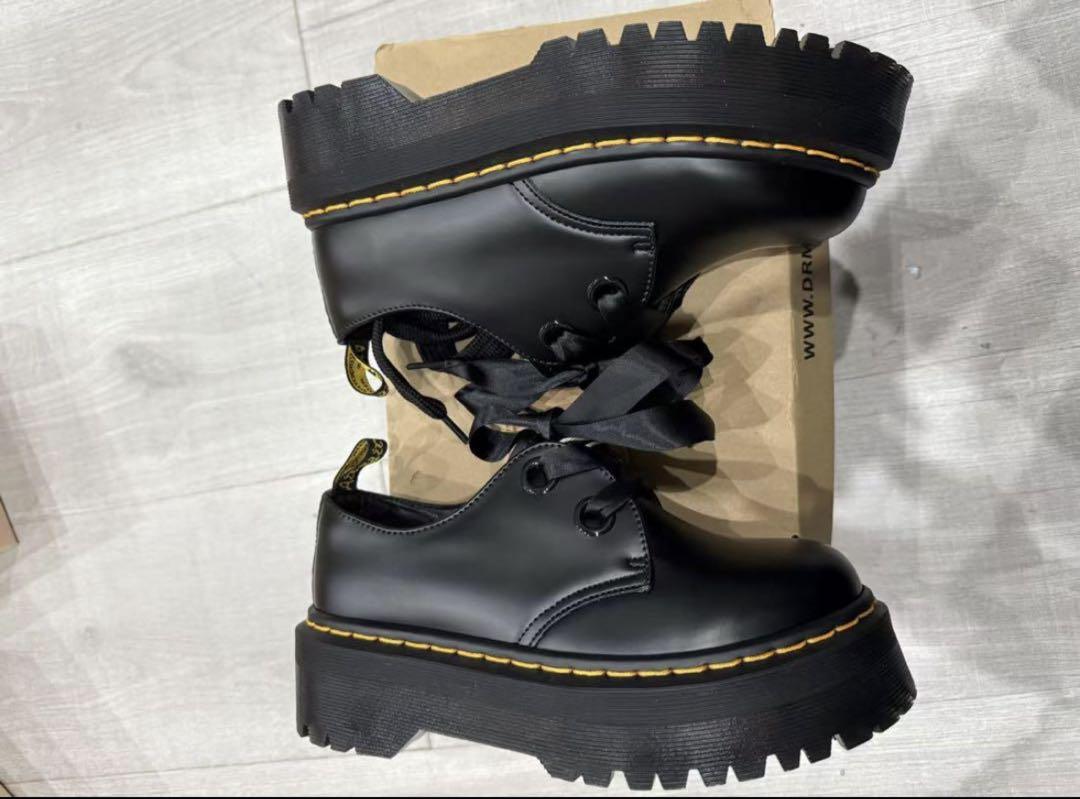 Dr. Martens ブラックリボン厚底シューズ