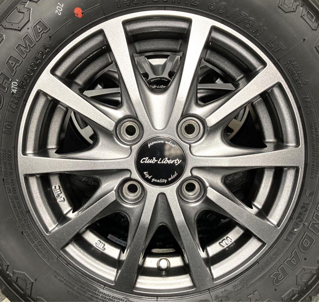 ㉕軽トラ・箱バン用の新品ヨコハマのゴツゴツタイヤと中古美品ホイールとナット付き