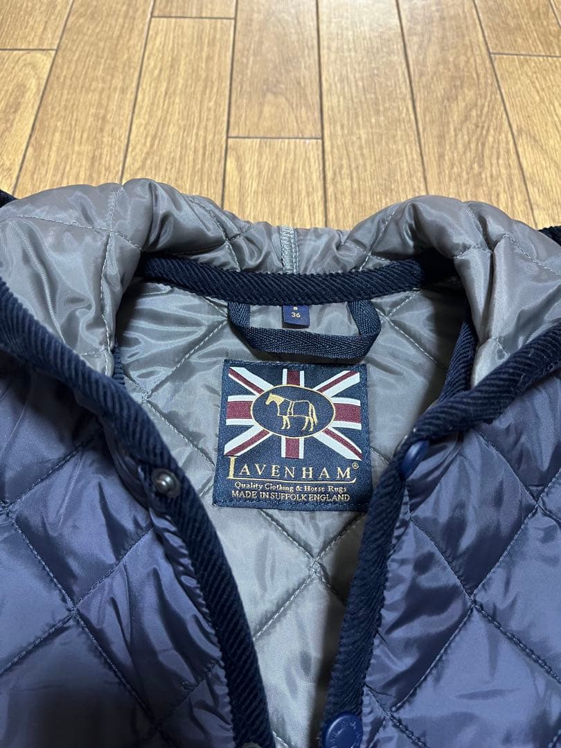 LAVENHAM フード付きキルティングジャケット ネイビー LAVENHAM フード付きキルティングジャケット ネイビー