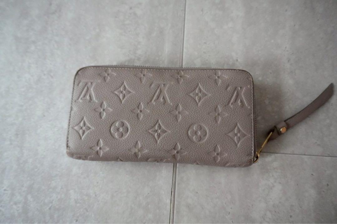 Louis Vuitton エンボスロゴ 長財布 グレー