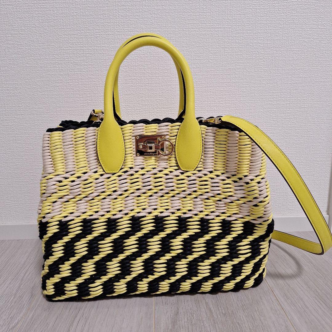 正規品☆フェラガモFerragamoイエロー黄色かごバッグ風