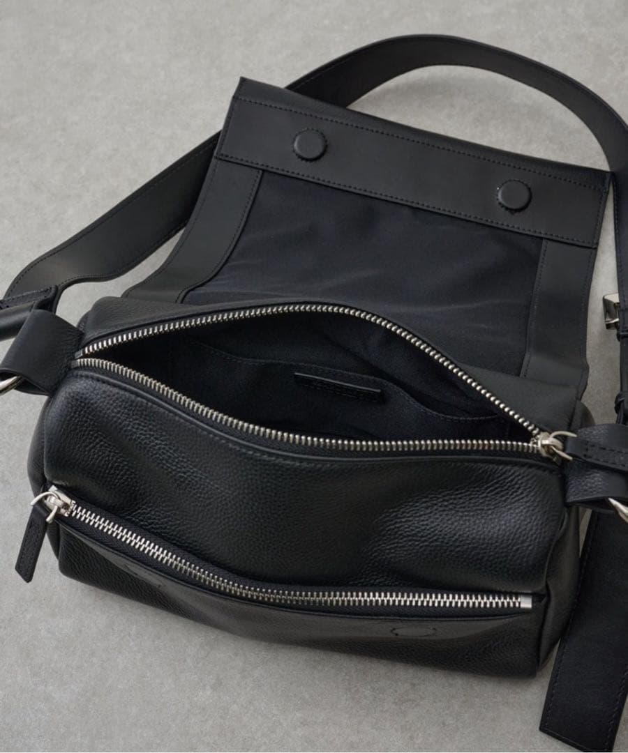 新品　BEARDSLEY ビアズリー レザーボディバッグ ブラック