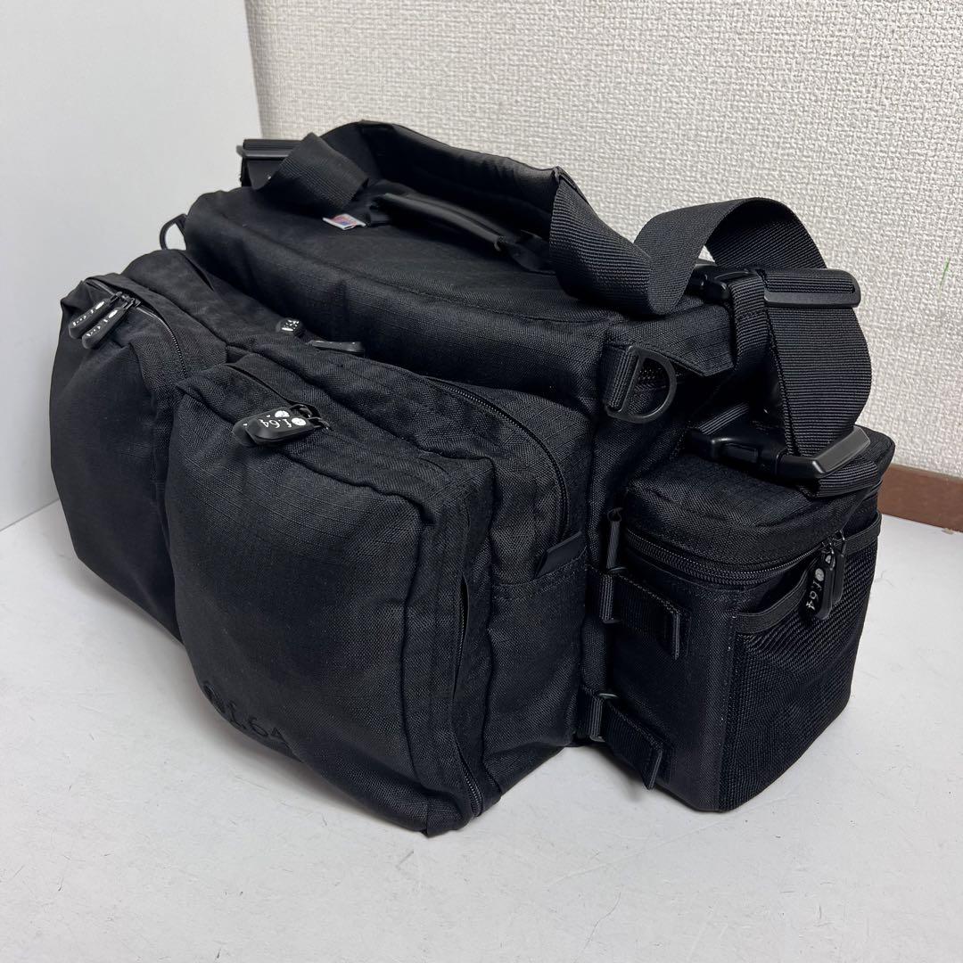 ブラック
