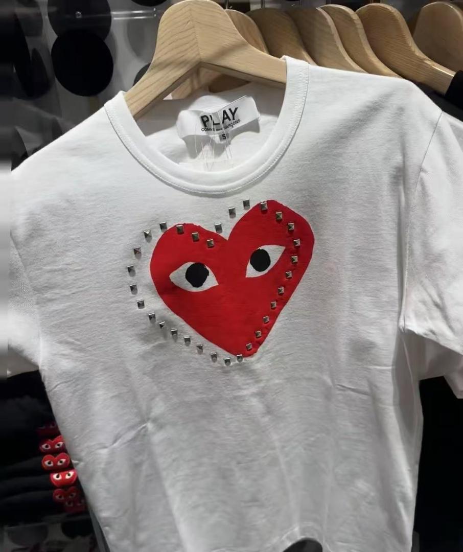 PLAY COMME des GARÇONS赤い柳丁のハートTシャツです S