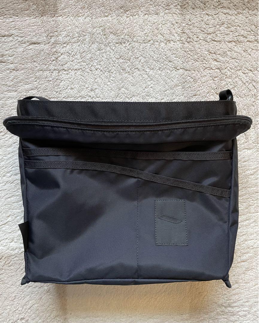 バッグ MONOLITH SHOULDER STANDARD HEXA S