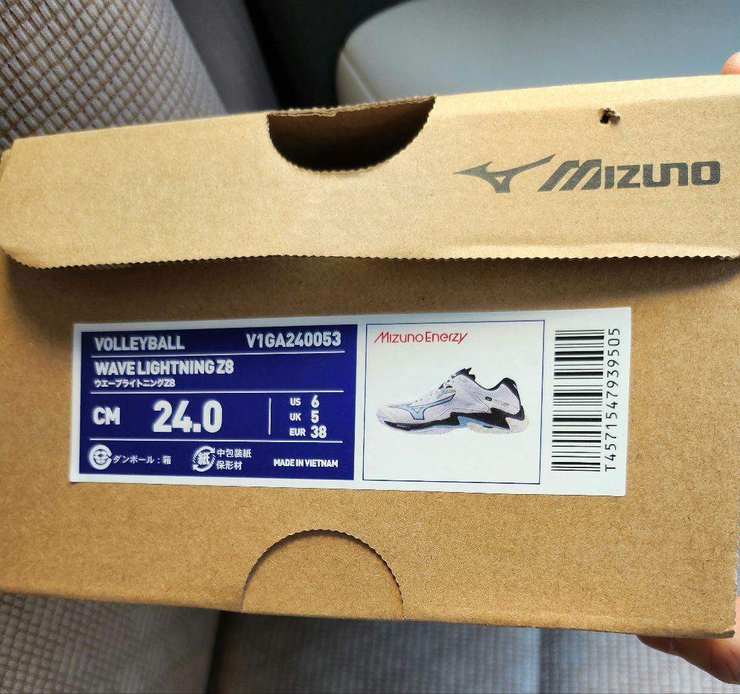 からあげさん専用　 ミズノ　 バレーボールシューズ ウエーブライトニング Z8