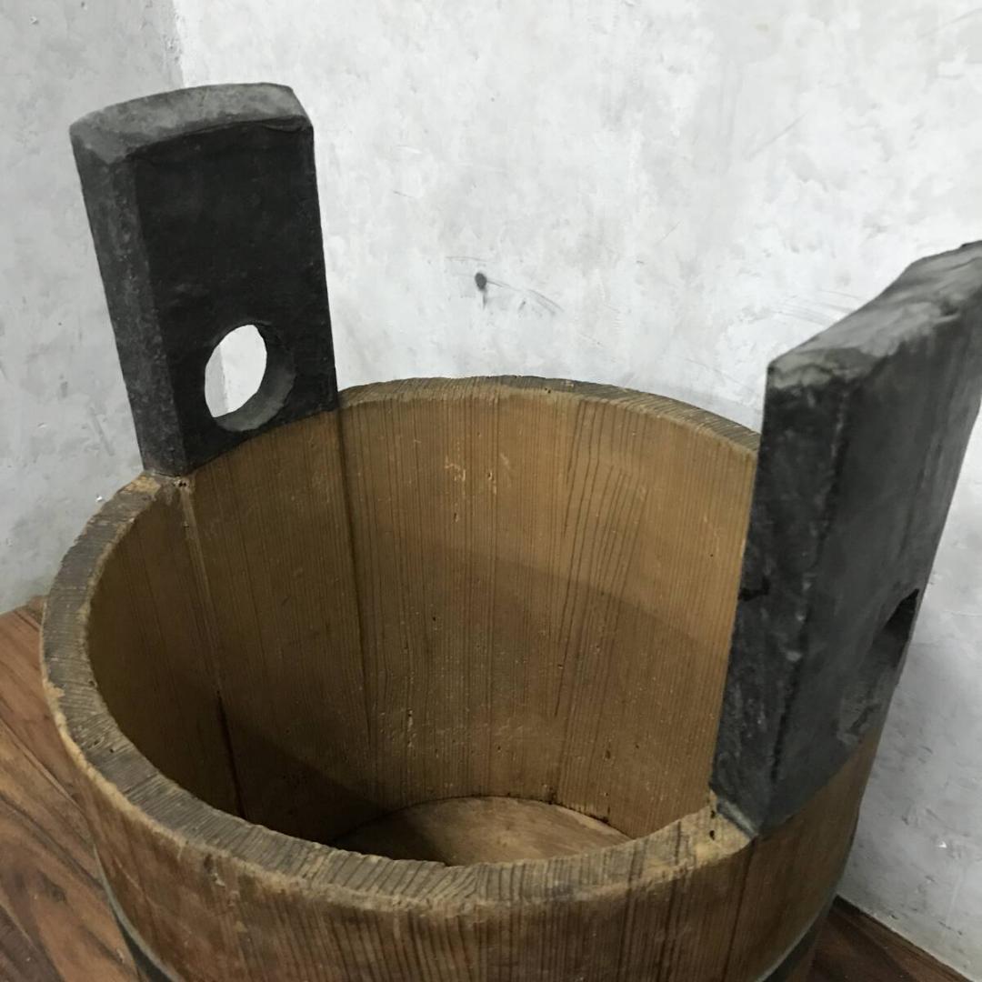 【旧家蔵出し】古民芸 木製品 蓋付き 古い木の桶 おけ 樽 たる