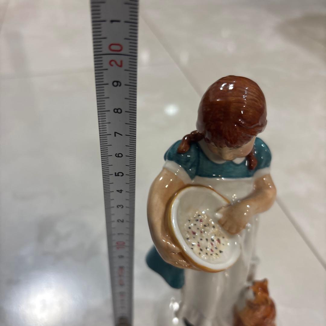 RoyaI DouIton ロイヤルドルトン少女と猫の陶器製置物 約20cm RoyaI DouIton ロイヤルドルトン少女と猫の陶器製置物 約20cm