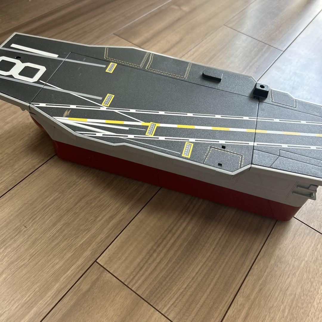 トミカ プレーンズ（Planes） 航空母艦 フライゼンハワーの開封