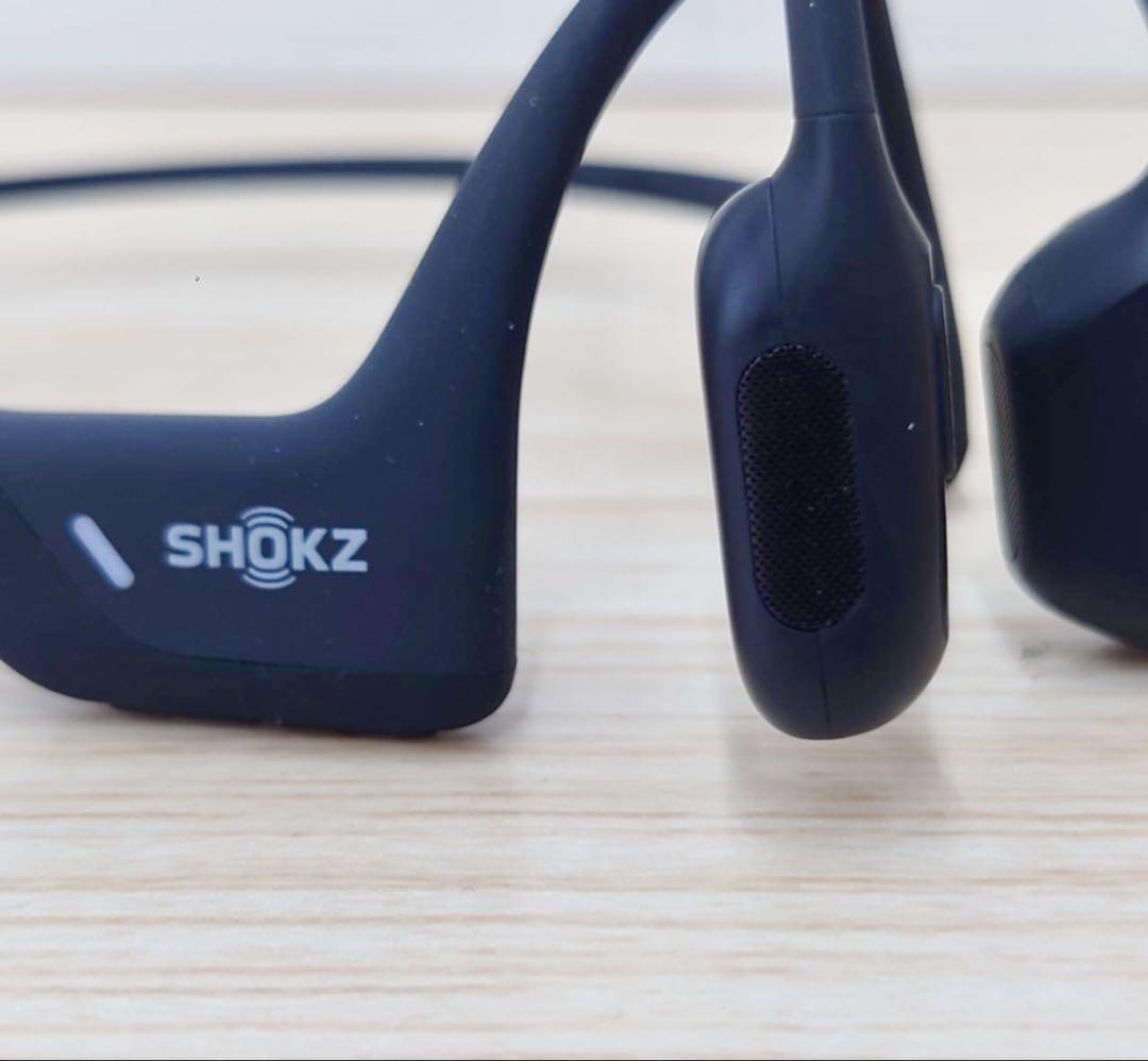 SHOKZ 骨伝導イヤホン ブラック 収納ケース付き S810 - メルカリ