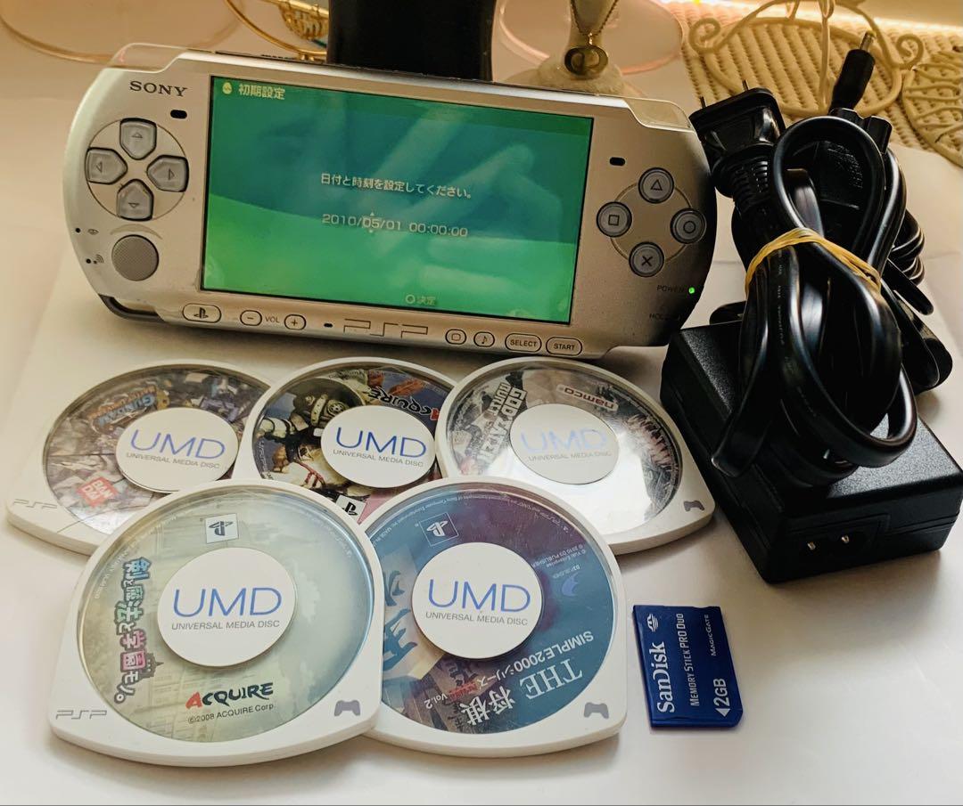 PSP-3000 ミスティックシルバ　カセット5つ充電器　メモリーカード2GB