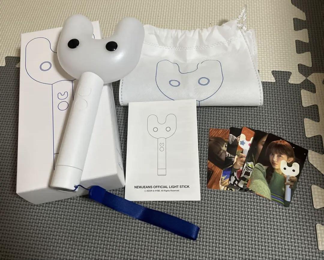 NewJeans OFFICIAL LIGHT STICK + PHOTO CARDS 5EA – Shopping